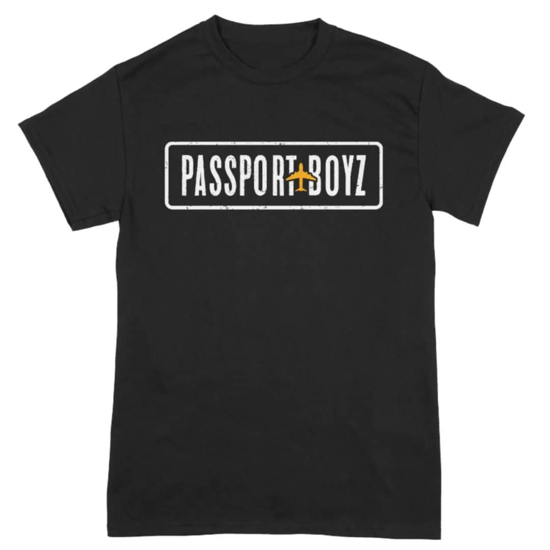 トニー・イエイヨーのインスタグラム：「SPRING has SPRUNG and so has @PassportBoyzInc Merch 👕🏷🛍  👨🏽‍💻🧑‍💻GO TO OUR WEBSITE WWW.PASSPORTBOYZ.COM to purchase! 🔗 Link in BIO   There's a LIMITED amount available don't miss out‼️  ➡️NO PRE-SALE ➡️NO RETURNS OR EXCHANGES  ➡️SHIRTS ARE MEN CREW NECK STYLE ➡️TRUE TO SIZE  🌐🛩 International shipping is available 💶 💷 Currency converter available   📧  Please subscribe with your email for new releases」