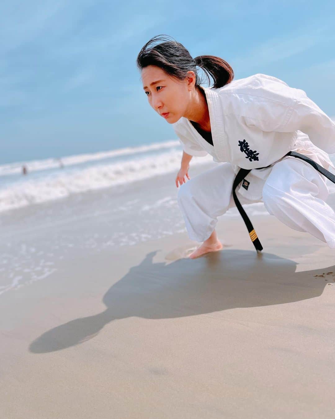 浜井美香のインスタグラム：「‪#kyokushin‬ ‪#karate‬ ‪#martialarts‬ ‪#kick‬‬ ‪#training ‬ ‪#stretch #streching #fitness ‬ ‪#Киокушин‬ ‪#каратэ‬ ‪#空手‬ ‫#تمرين‬」