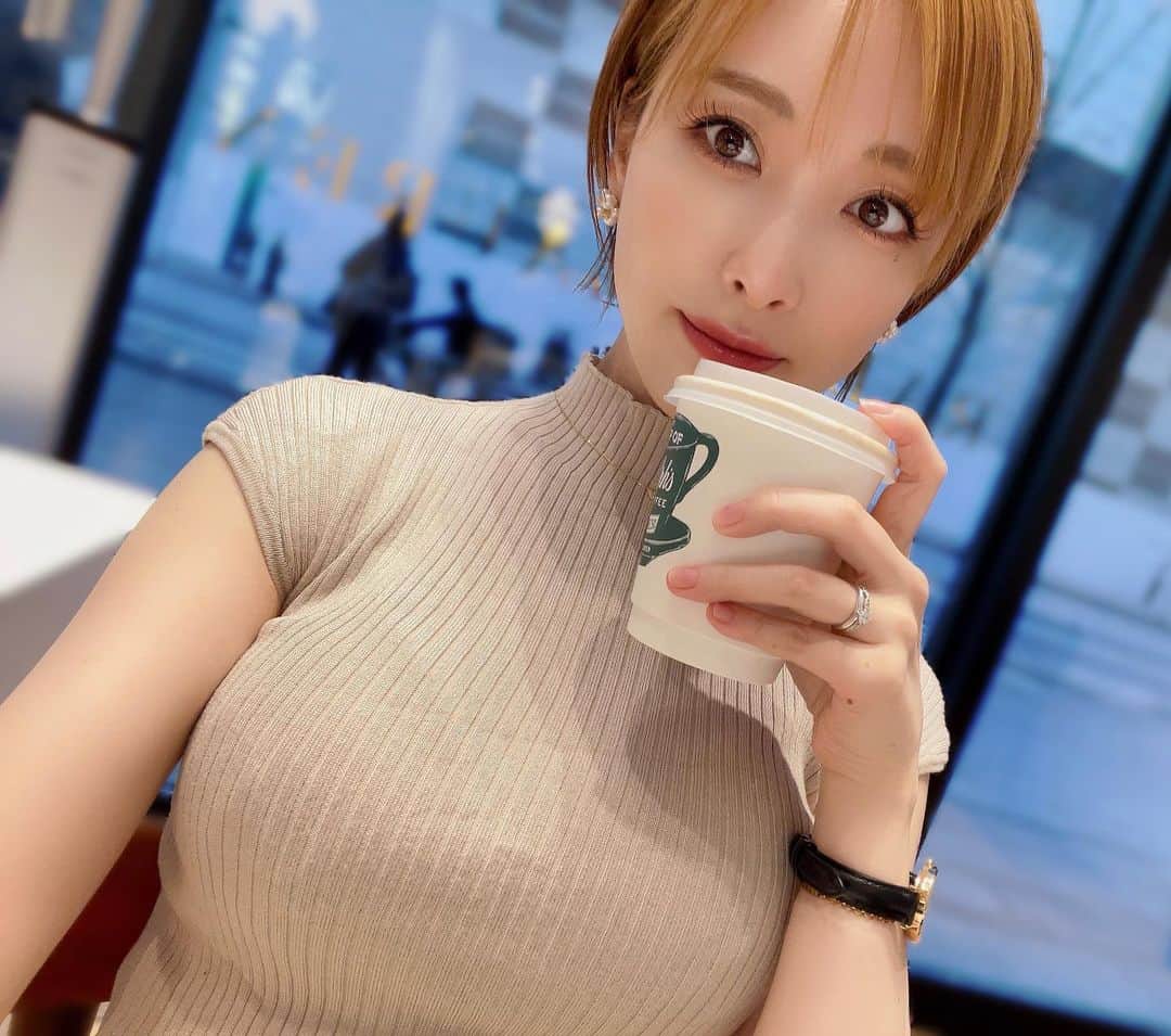 瀬戸早妃のインスタグラム：「今日はTwitterで仲良くさせていただいているFP1級技能士のミーさんとお会いして、とても勉強になるお話を伺ってきました🥹✨  楽しみにしすぎて、待ち合わせ場所付近に2時間以上も前に到着してしまい、ひとりで銀ブラしました…💕笑  よし、いっぱいパワーチャージ出来たのでまた明日からもテキスト&過去問を頑張って解き進めていきます📚❣️  ミーさん、素敵な時間をありがとうございました‪🫶🏻💞‬  #FP1級 #FP1級技能士 #ファイナンシャルプランナー1級 #FP #ファイナンシャルプランナー #試験勉強 #資格 #資格取得 #国家資格」