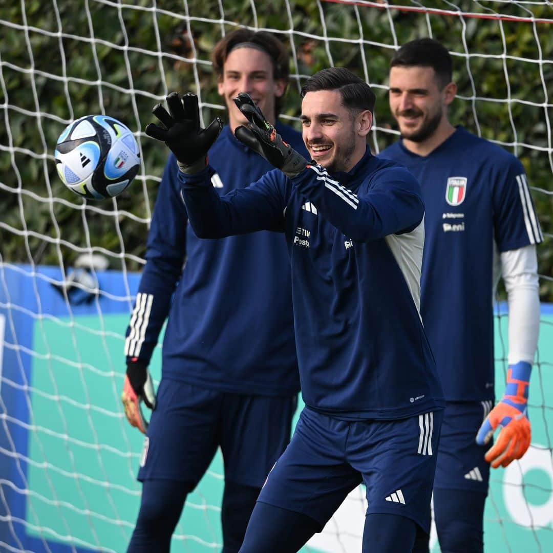 アレックス・メレットのインスタグラム：「⚽️✋🏼🤚🏼🇮🇹🎂」