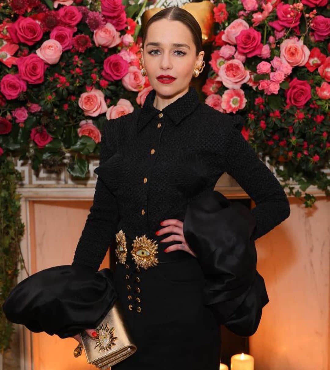 エミリア・クラークのインスタグラム：「Thank you so much to @schiaparelli and the incredibly talented @danielroseberry for kicking my jet lag to the curb and giving me this FIRE outfit to wear last night! Welcome to London baby!  🥰🙌❤️」