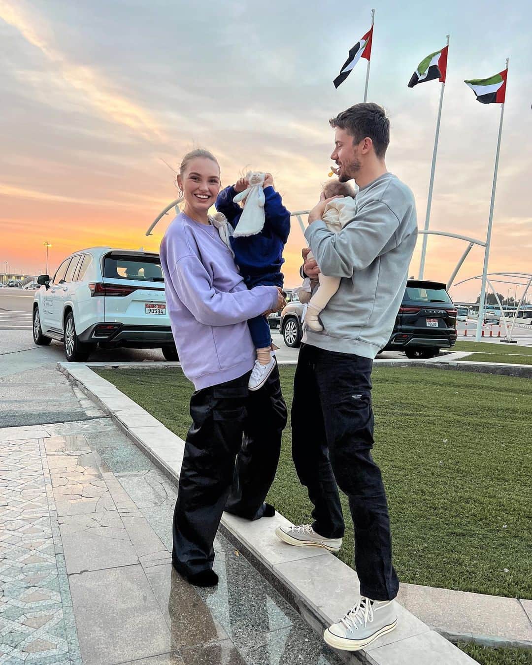 ロミー・ストリドのインスタグラム：「First vacay with the four of us 💜」