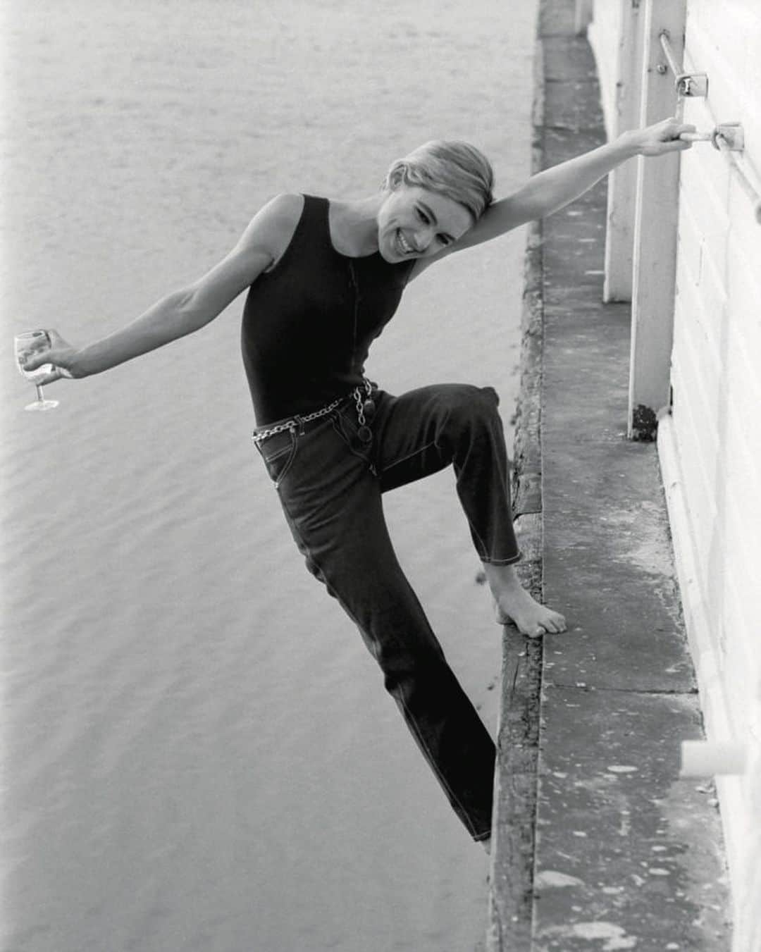 ジユルのインスタグラム：「유쾌 상쾌 통쾌   #Factorygirl #EdieSedgwick」