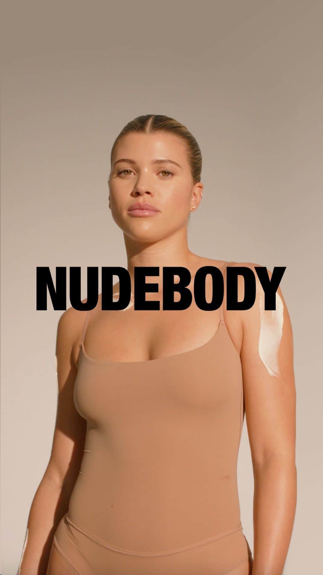 ソフィア・リッチーのインスタグラム：「Introducing NUDEBODY, a cleanically luxurious body care in collaboration with @sofiarichie. This 3-step ritual is built on the NUDESKIN foundation of​ Skin Renewal Optimization (SRO) for softer, smoother and sexier feeling skin ✨  @nudestixskin   Available to shop exclusively at Nudestix.com   ​#loveyournudebody」