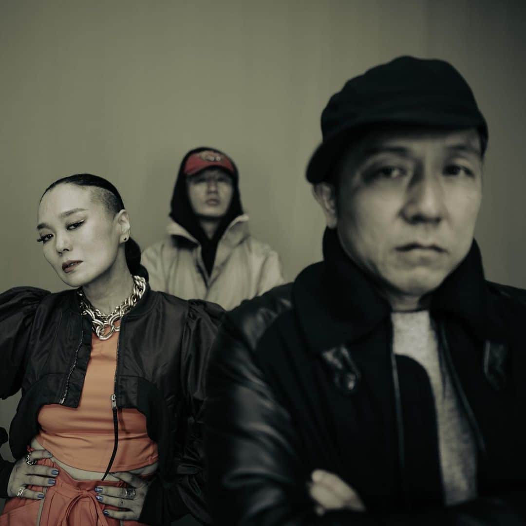 PUSHIMのインスタグラム：「SOUL SCREAMとの新曲リリースです。 “Boomerang”  NAO the LAIZAのTrackに  HAB I SCREAM & E.G.G MANと 一つの世界を作れてとても光栄です。 とりあえずそれぞれのLyrics、聴いてみてください。 気づきで心が軽くなる感じ。 不•思•議•(ここめちゃ好きです)  他も好きなpartいっぱいあるから、今度一緒に歌お！  カルマと似ている言葉、”Boomerang”  You must check it!   Nuff respect and Much love to HAB I SCREAM,  E.G.G MAN for SOUL SCREAM  @sosc_info @habiscream   Track by @naothelaiza_jp   ■リリース情報  SOUL SCREAM 新曲 「Boomerang feat. PUSHIM」のPVがYoutubeにて公開スタート！楽曲は22日0:00より各プラットフォームにて配信!  「Love, Peace & Happiness」で18年ぶりにシーンにカムバックし、以降「TOu-KYOu 2021」「DNA」とドロップしてきたSOUL SCREAMが新曲をリリース。今作はトラックをNAOtheLAIZAが担当、客演にPUSHIMを迎え、軽快なチューンに仕上げている。 MUSIC VIDEOは2020年度 内閣府 COOL JAPANにて準グランプリを受賞した気鋭のクリエイター、ONE SENSE(Kee)が担当した。  #PUSHIM #pushim2023 #soulscream #boomerang #newrelease #newmusicwednesday #newmusicfriday」
