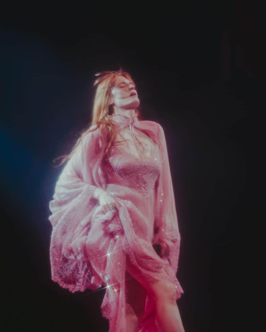のインスタグラム：「Dance Fever Tour Australia and New Zealand ✨ Thank you to everyone that came along, it's been incredible ♥️  Photos: @gengahrs」