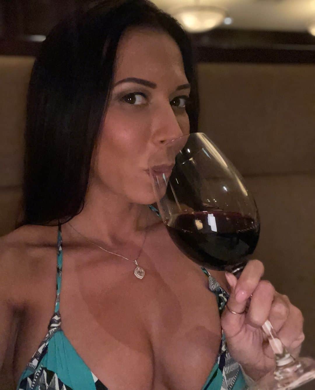 レイチェル・スターさんのインスタグラム写真 - (レイチェル・スターInstagram)「Is wine Wednesday a thing? Because I think I've earned this glass of wine today lolz! 🍷🤣⁠ ⁠ ⁠ ⁠ #wine #winelover #winetasting #redwine #foodandwine #winetime #winelovers #instawine #winestagram #wineoclock #wines #winelife #winenight #winewednesday #wineglass #winenot #wineanddine #ilovewine #lovewine #finewine #winelove」3月23日 2時25分 - rachelstarr