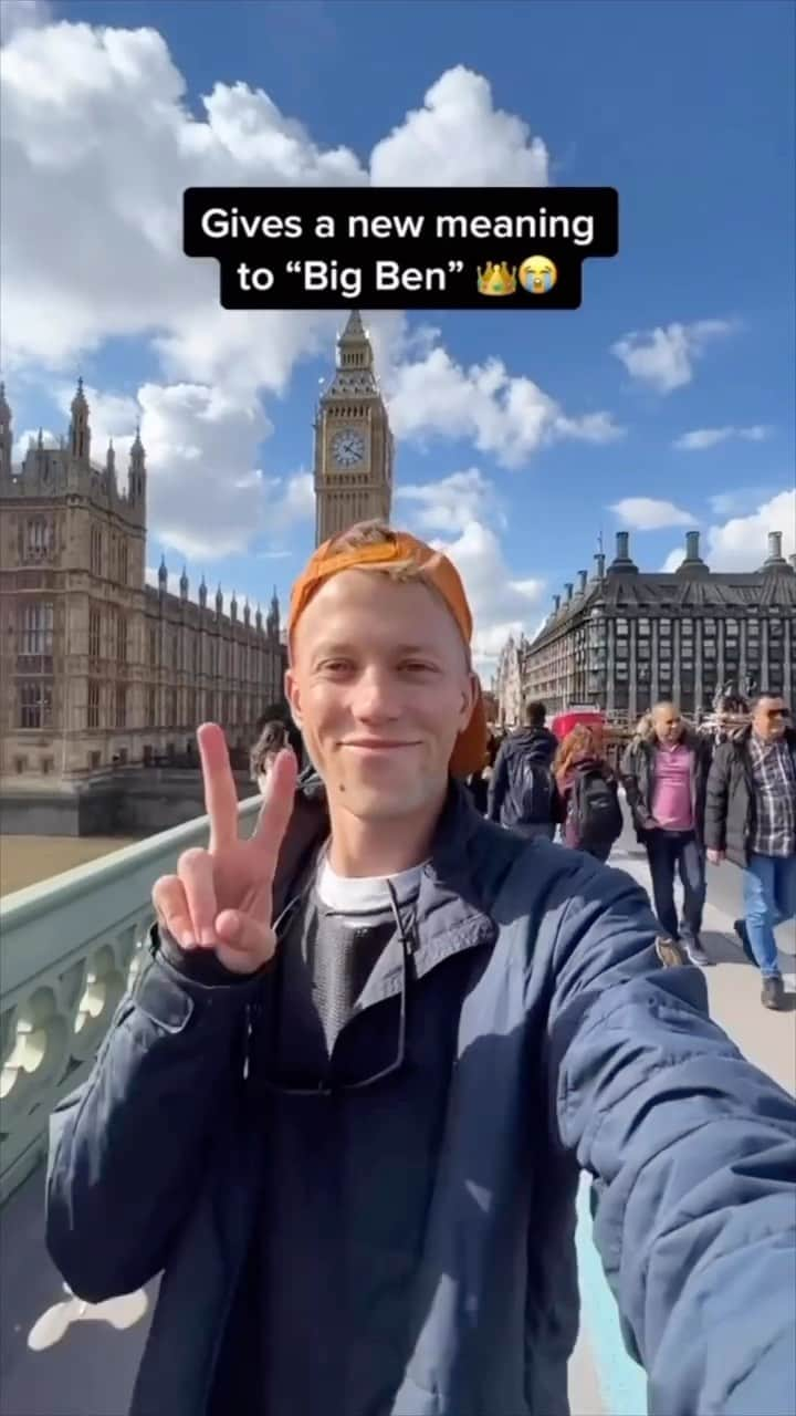 bestvacationsのインスタグラム：「Why London, why? 😂🇬🇧 @jordentually  If you happen to be lucky enough to get a sunny day in London you can go check out this unique shadow over Westminster bridge at around 2pm in the afternoon! 😀 ⠀ Sometimes the small things can be the most entraining, right? 😅😅 #london #uk」