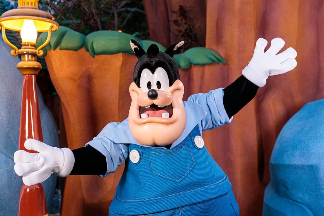 ミッキーマウスさんのインスタグラム写真 - (ミッキーマウスInstagram)「Get ready for a Toontastic time in @Disneyland, because the reimagined Mickey's Toontown is officially open! 🎉 Explore, unwind, and play in your own way at this animation destination—and even see a few of your favorite pals!」3月23日 3時06分 - mickeymouse
