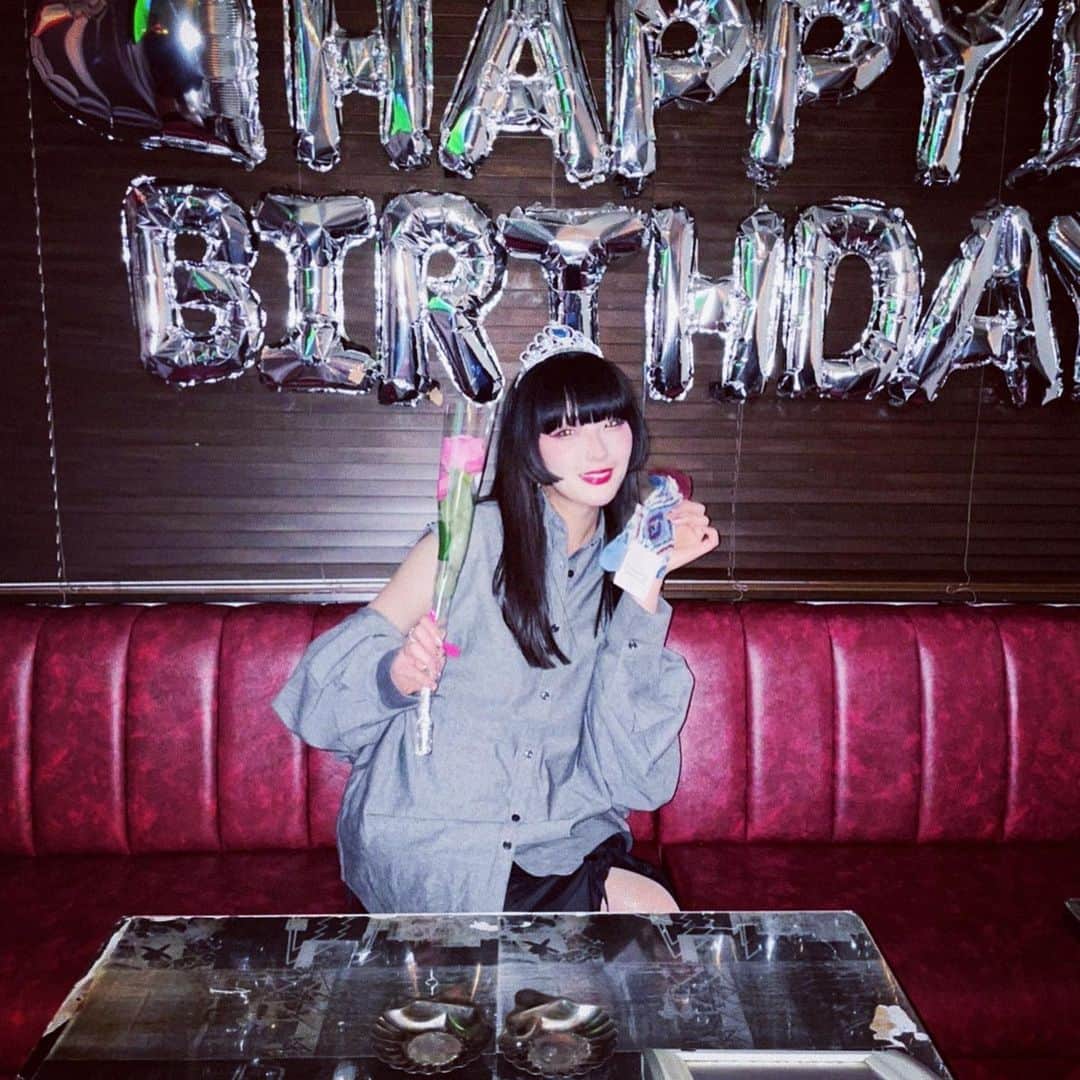 DAOKOさんのインスタグラム写真 - (DAOKOInstagram)「I know it's a little late… I celebrated my birthday on March 4th. My dear friends held a small birthday party for me, and it was a very happy birthday. This year, I will work even harder on my music activities. Thank you very much to everyone who always supports me.  くじさん主催ありがとうございました🥳 @megumikuji_luckhair  なちゅたん @makinonatsuho  こーたさん @kohta44  かつきさん @katsuki_kuroyanagi  じんじさん @zinez_kamikaze  さいじょーさん @yoc317_saijo  そしてビッグLOVE マネ子ちゃん❤️」3月23日 3時26分 - daoko_official