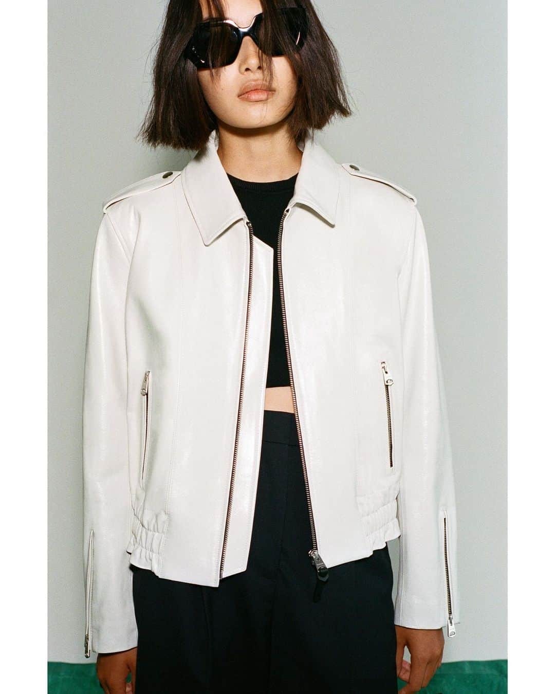 マッカージュのインスタグラム：「Leather Weather  JOLENE crafted from ultra supple (R) Leather features an elasticized waist band for a fitted look.」
