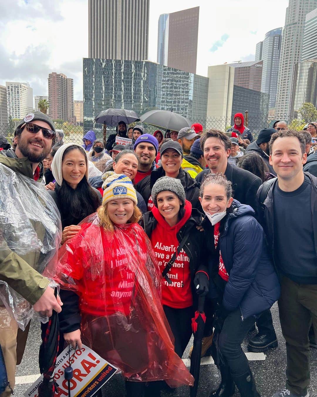 ベン・サヴェージさんのインスタグラム写真 - (ベン・サヴェージInstagram)「Standing in support of union 