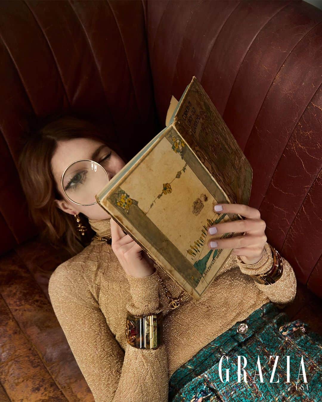 ルーシー・ボイントンのインスタグラム：「@graziausa for #ChevalierMovie 💙 This day was pure joooy thanks to: Photography: @nicolenodland  Styling: @j_errico  Hair:  @leighkeateshair  Colour:  @mwselley  Makeup:  @babskymakeup  Nails: @nailedbysg  Words:  @ckcolleen  Clothing & Jewelry:  @chanelofficial 🤍」