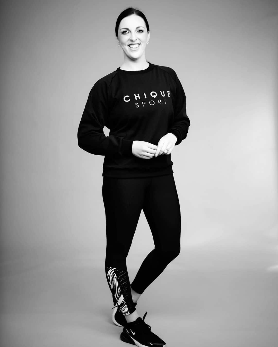 のインスタグラム：「🎂🎉 CHIQUE SPORT IS 6 🎉🎂  I can’t believe it’s already been 6 years since I introduced @chiquesport to the world of figure skating! I could only of dreamt of the success and growth the business has developed in the past 6 years! I’m so proud and look forward to another amazing year ahead!   Huge thanks you to the entire Chique sport team and all the amazing customers for your continued support!   #chiquesport #traininstyle #wininstyle #figureskating」