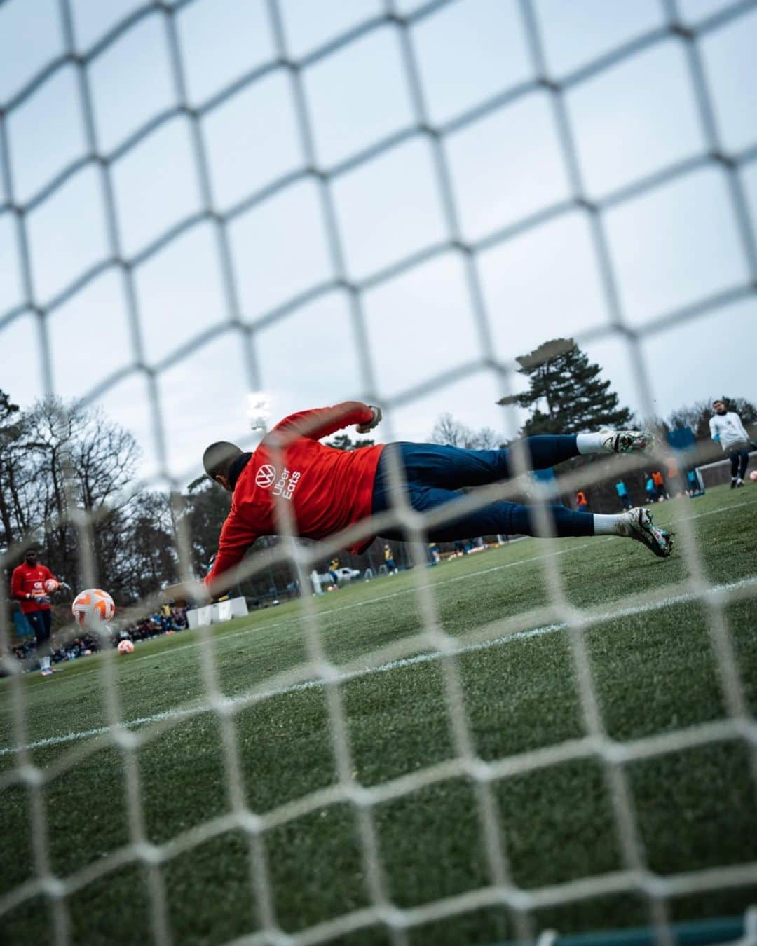 アルフォンス・アレオラさんのインスタグラム写真 - (アルフォンス・アレオラInstagram)「On continue la prépa ! 🧤🇫🇷 @equipedefrance #Fiersdetrebleus」3月23日 5時37分 - alphonseareola