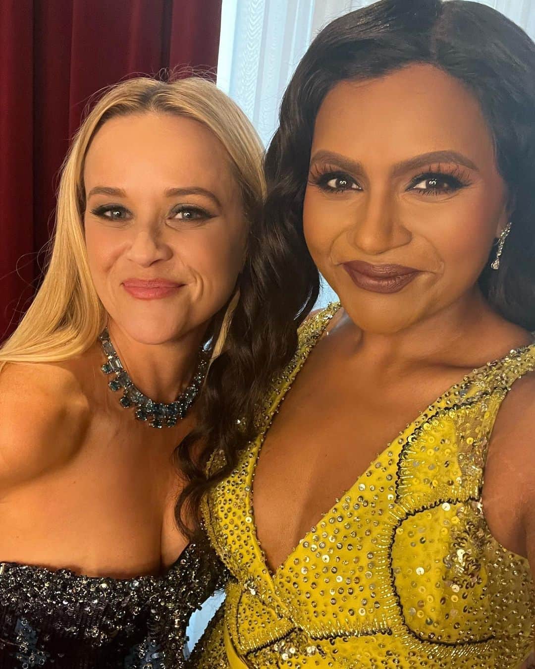 ミンディ・カリングのインスタグラム：「It’s my Reese dawg’s birthday today, and while we don’t need a reason to celebrate the icon she is, I’ll use any excuse. Love you @reesewitherspoon!」