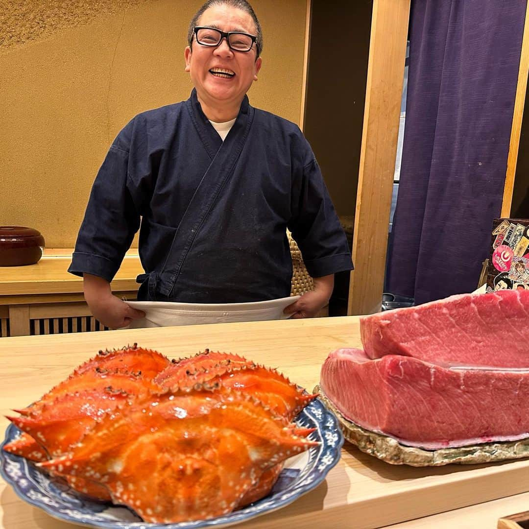 里美ゆりあさんのインスタグラム写真 - (里美ゆりあInstagram)「鮨さえ喜さんで美味しいお寿司🍣食べさせて頂きました😊  クロムハーツ好きな大将😄 私もかつてクロム教だったので わかりみが過ぎる✨  ご紹介して頂いた　@myu0209  ちゃんありがとう😊  #鮨 #さえ喜 #ありがとうございました #魚 #大好き #銀座」3月23日 6時17分 - satomiyuria