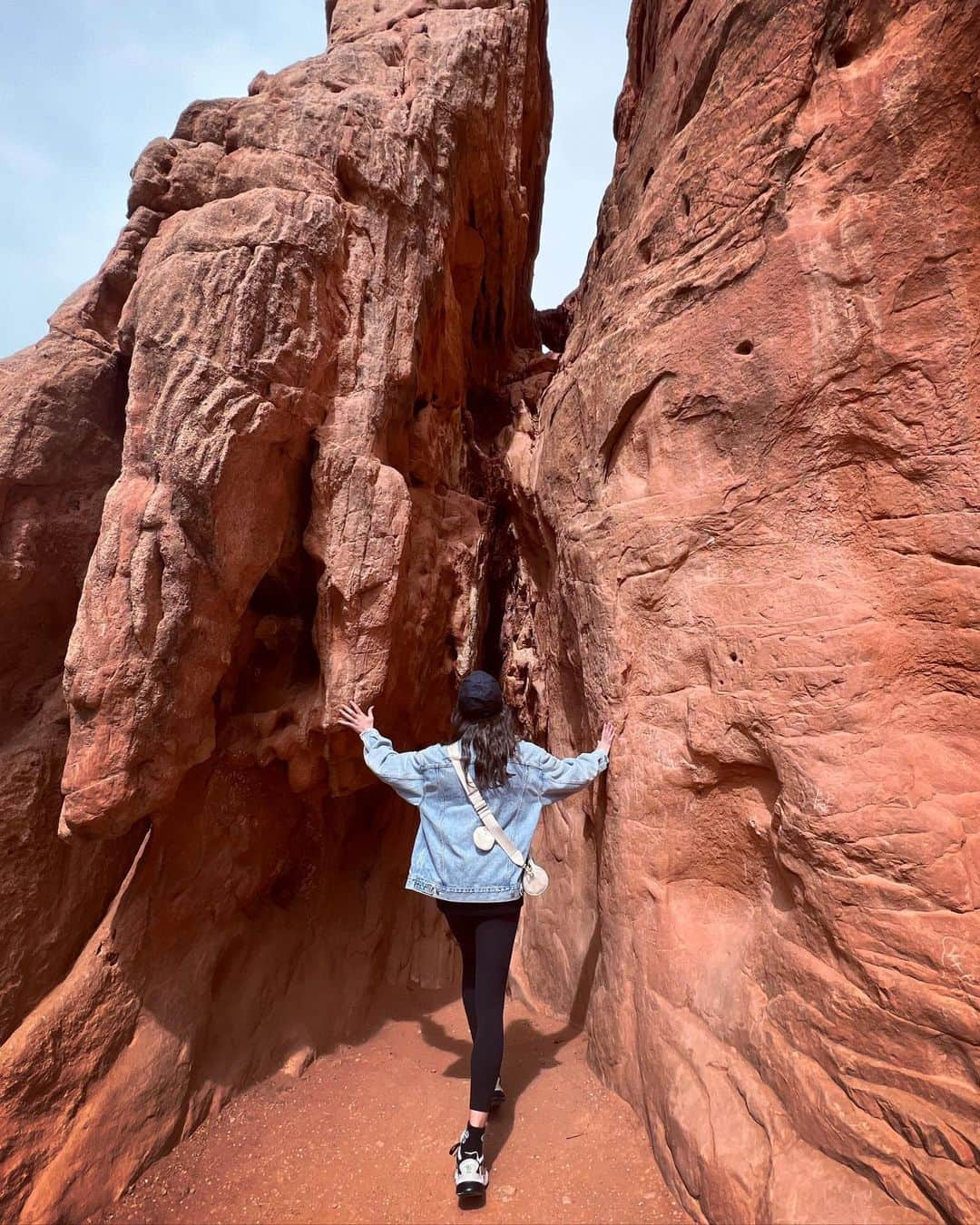 アナスタシア・オルソンさんのインスタグラム写真 - (アナスタシア・オルソンInstagram)「Beautiful day with my beautiful tings 🏔️」3月23日 6時22分 - stasiaolson