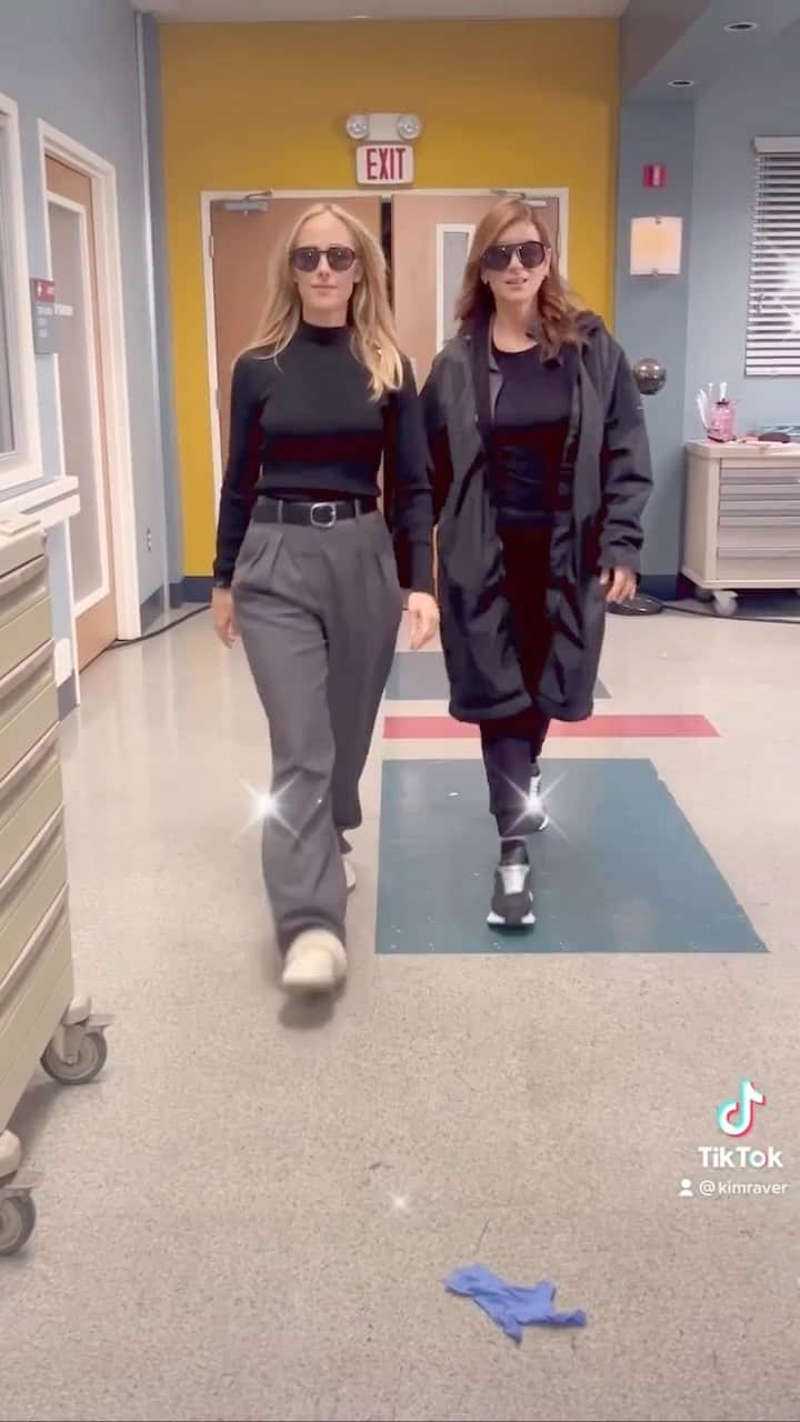 のインスタグラム：「Oh hi TikTok… Dr. Teddy Altman will see you now! Paging Dr. Montgomery.   Follow @kimraver on TikTok for more ✨」