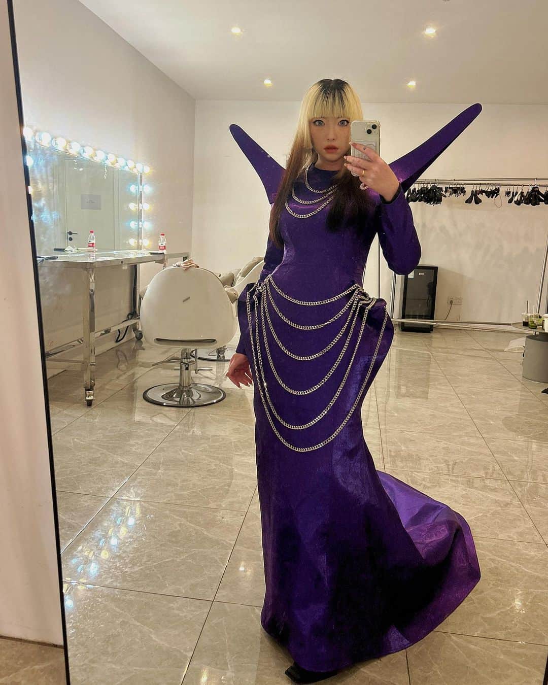 Ruby Gloomのインスタグラム：「Got a chance to glam up in @buerlangma 🫶」