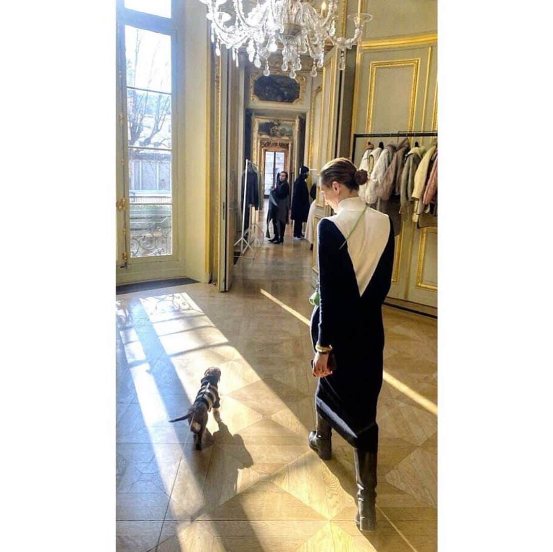 クレメンツリベイロのインスタグラム：「Because Regina dress is always a good idea. @lucyrestelli wears hers in Paris - Paris being always a good idea too, naturally! 🖤🤍」