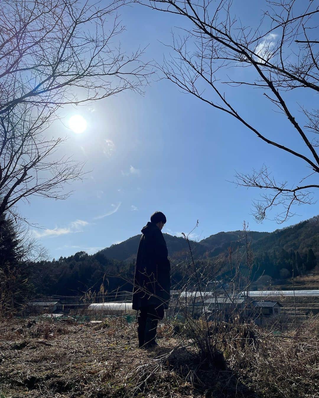 uneclefのインスタグラム：「⁡  移転先の長野へ行ってきました。 標高900mの場所にあり少しずつ春が訪れている様子で、ふきのとうが顔を出し、桜はまだこれからという感じでした。@_uneclef   雪、寒さの影響で中断されていた工房の工事が再開され、少しずつこの先の予定が見えてきました。  今後は工房の工事が終わり次第、移転。 onlineshopを少しお休みして、新しい工房でのテスト期間になります。 お届けできるものが焼けるようになったらonlineshopを再開予定、店舗での販売はまだ先になりそうです。 ⁡ 先に移住された方々、昔から住んでいる皆さまのお話に耳を傾け、暮らしながらどういったお店を作るかしっかりと考えていきたいと思っています。 ⁡ 引き続き、onlineshopをお楽しみいただけると嬉しいです。 どうぞ、よろしくお願い致します。 ⁡」