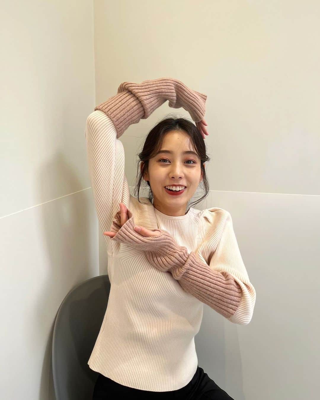 のインスタグラム：「浮かれるBirthday girl🐈‍⬛🌸3/26で27歳になるぞ！ . . 3月大好きなんだけど今年は花粉が辛い、、せっかくマスク外せるようになったのに鼻水止まらない」