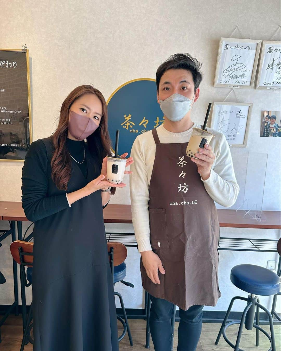 守永真彩のインスタグラム：「. . 🌿今週のふりかえり🌿  ラジオ日本「加藤裕介の横浜ポップJ」で取材させていただいた茶々坊さん！  全てこだわり抜いた食材で、シロップなどは使わず、高級素材をそのまま使用。  Premium生いちごタピオカミルクは、なんと！とちおとめを生で使用しているんです🍓 贅沢な一杯、みなさんもぜひ🧡  #茶々坊 #南太田 @chachabo_minamiota」