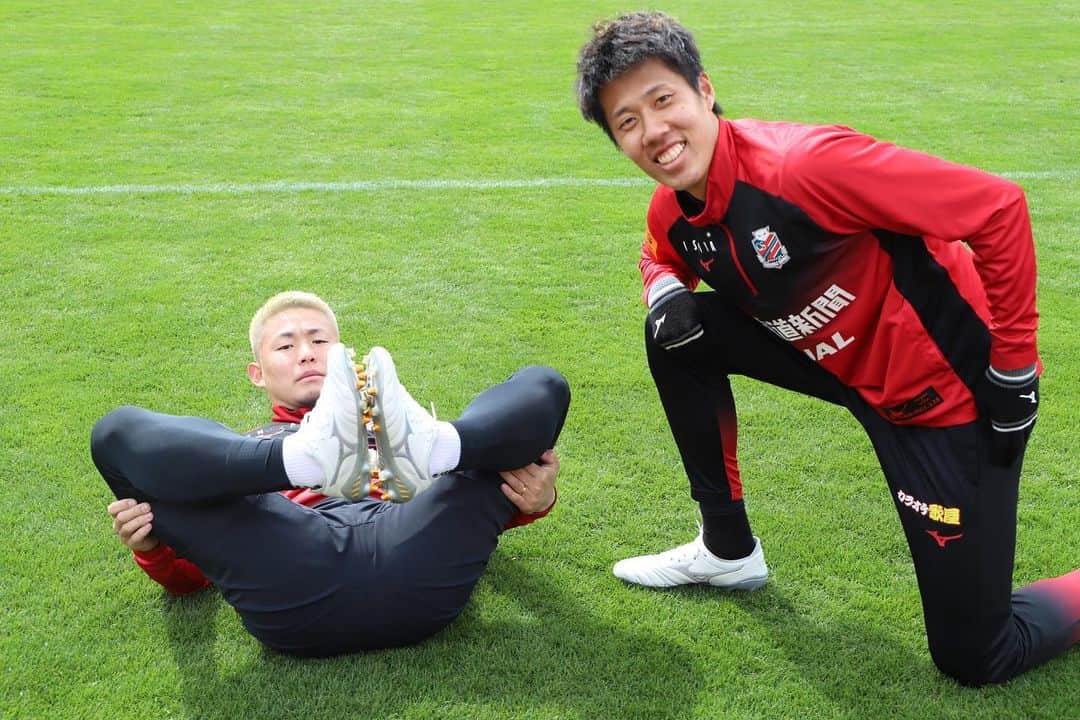 菅大輝のインスタグラム：「今シーズンMIZUNO様にお世話になります🙇‍♂️  今シーズンも宜しくお願いします！！  そして、 新色のneo3😁👍  渋いっす😎💪  　  #今シーズン 　 #MIZUNO 　 #宜しくお願いします 　 #田中さんとパシャリ📸」