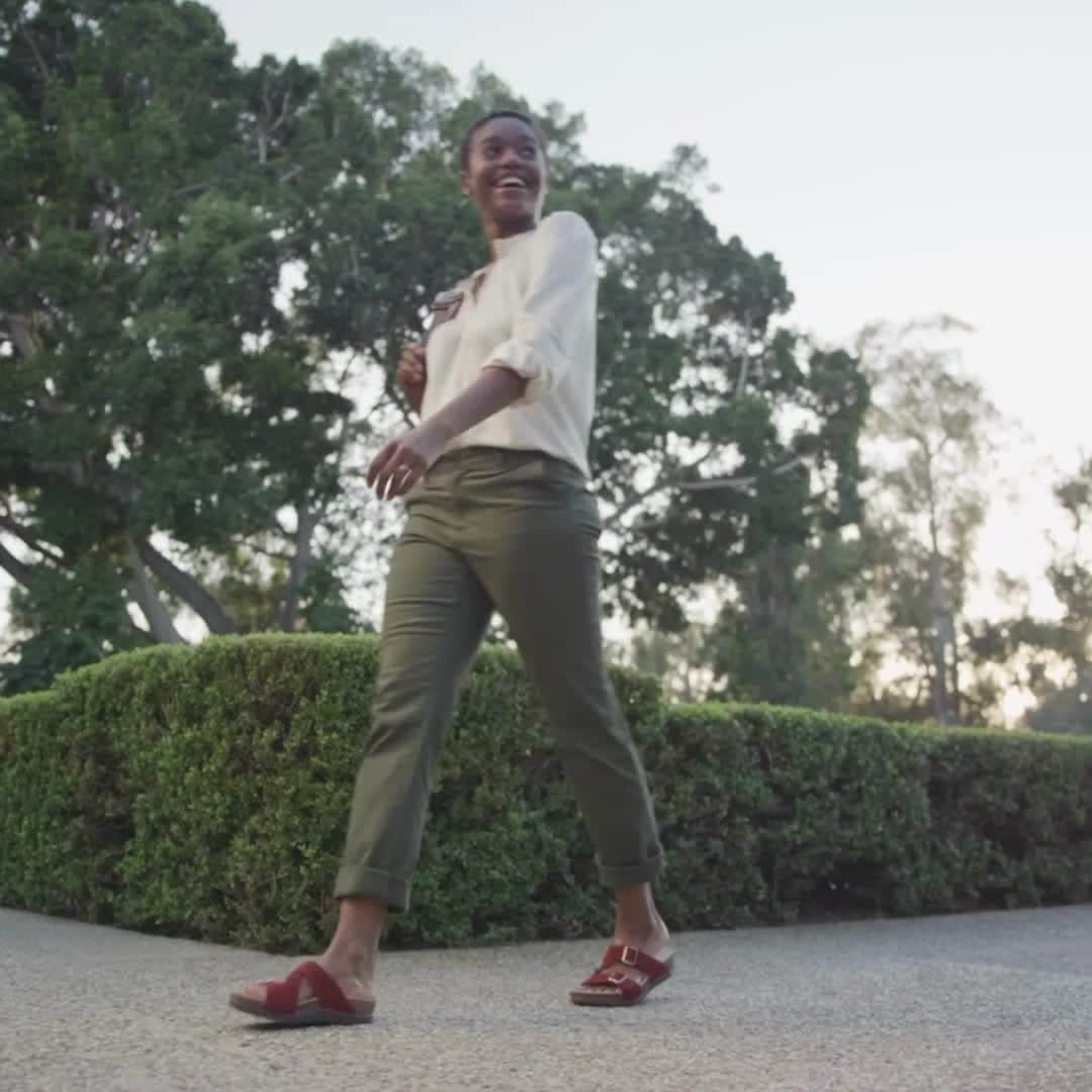 ダンスコのインスタグラム：「Walk this way to our newest sandal, Dayna! Shop Dayna Cinnabar, link in bio. #danskofootwear #vibram #sustainability」