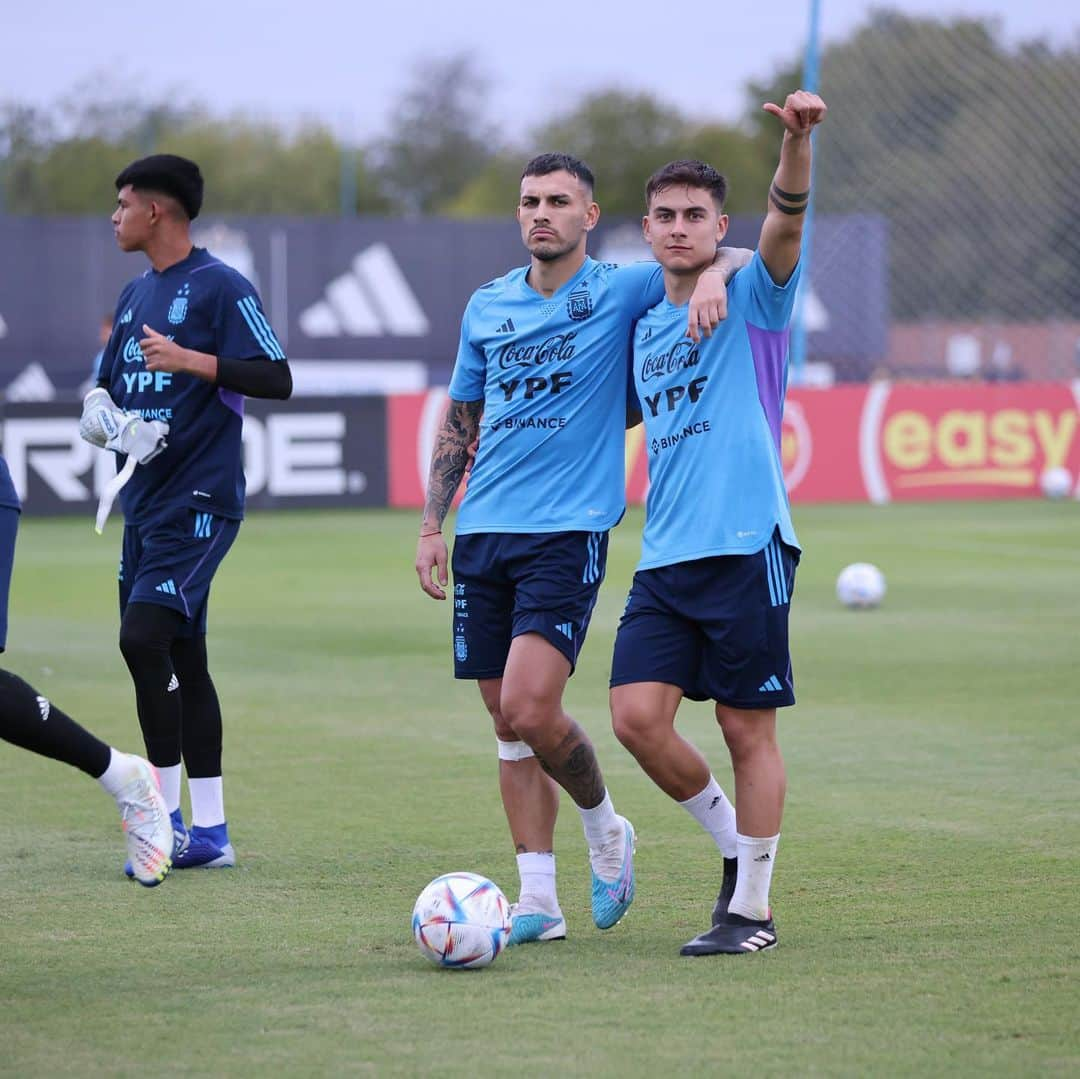 パウロ・ディバラのインスタグラム：「Un día 💙🇦🇷 @afaseleccion」