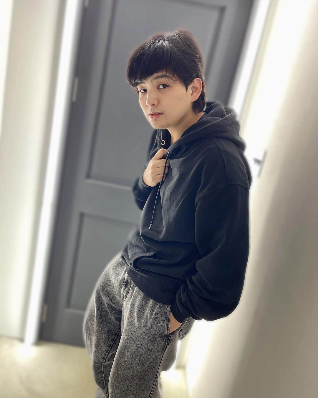 イニ（じん）さんのインスタグラム写真 - (イニ（じん）Instagram)「※後ろの扉はトイレです」3月23日 8時34分 - jinjin10272