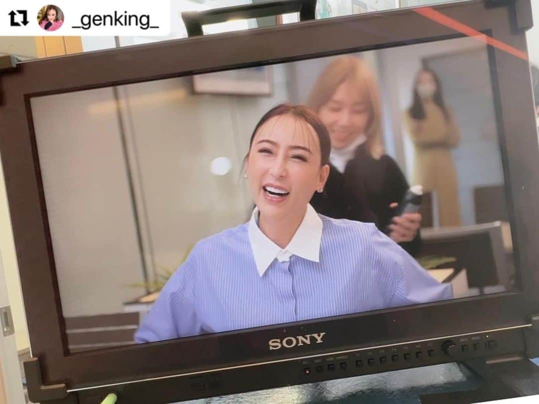 山口りさのインスタグラム：「サナちゃん❤︎  #Repost @_genking_ with @use.repost ・・・ 昨日はTVで流れるCM撮影でした📺 正直、 CMの話を聞いた時は、直ぐに喜ぶと出演出来なかった時に落ち込むから、期待してなかったの。 （私は人生全ての事に、最初から期待をしない癖をつけてます！そうすると感謝しか生まれないの）  人生って本当に誰に出会うかで、自分の人生か大きく変わるんだなと改めて感じてます。 今回のCMも出会いから始まってます❕ 出会いに感謝です🥺🙏  人間が一生に出会う人の数で、有名なのがこちら👇  人生で何らかの接点を持つ人が30000人。   学校仕事を通じて近い関係になるのが3000人。   親しい会話ができる関係が300人。   友だちと呼べる関係が30人。   親友と呼べるのが3人。    だそうです。  そんな風に考えると、人の出会いって奇跡だし、大切にしなきゃなって改めて思います❤️ みんなも近くに居る人の事を、改めて考えてみて下さい❕  出会いも別れも必ず意味があると私は思ってて、 意味があるから出会うんですよね✨  出会いを大切に、誰かにした事は忘れて、見返りを求めず、 誰かにしてもらった事だけを忘れずに、感謝をしながら恩返しする人生を行きたい🥰  髪を暗くして撮影に臨んだのは、そんな感謝を込めてなのです❕  本当にありがとうございます🥺🙏  みんな CM完成まで楽しみにしててね✨ 沙奈に生まれ変わった新しい私をご覧下さい😂📺 ギャルっぽさを最大限減らしたけど、ギャル感抜けたかな❔」