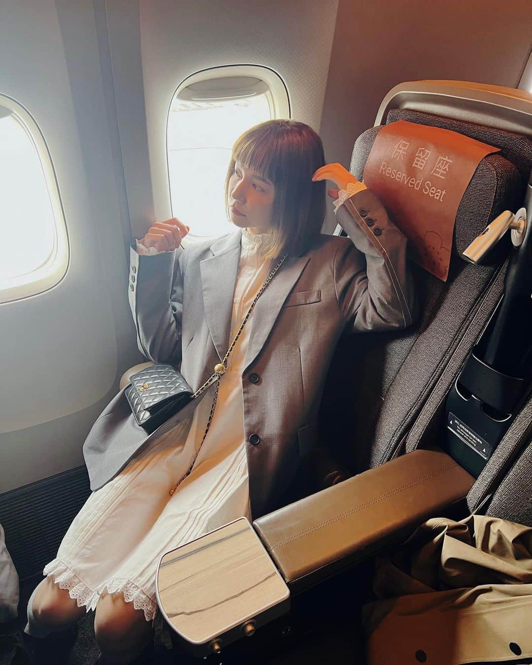 謝琦琦（Kiki）のインスタグラム：「終於不是一個人出國 攝影不求人有工具人了  被弄髒前的穿搭 @pimgo.tw」