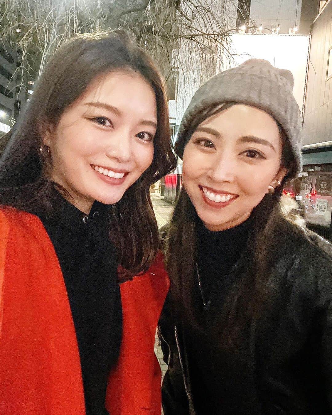 Mai Yamadaのインスタグラム：「久々に会えた"はっちー"こと蜂谷晏海ちゃん🤍  TOKYO BBのライブにご一緒させてもらいました☺️ YouTubeで見てたTOKYO BBの出演者の皆さんが勢揃い！ バイクかっこよかった〜🏍✨  生でハンバーグ師匠の「ハンバーーーーグ」も聞けて感無量でした😂  はっちー、お誘いありがとう🫶🏻 次は飲みに行こうねん🍻  #TOKYOBB #bikebakatokyo  #ライブ #お笑い #バイク は乗ってません😂 遅くなったけど#結婚おめでとう 🤍」