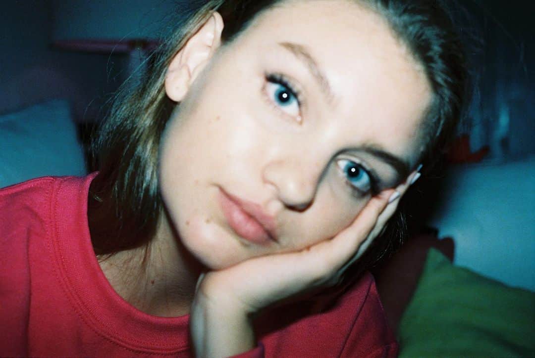 Olivia Browerのインスタグラム：「🍓🍓🍓🍓🍓 @bobbytooyoung @cowboy.surf @rxmance」