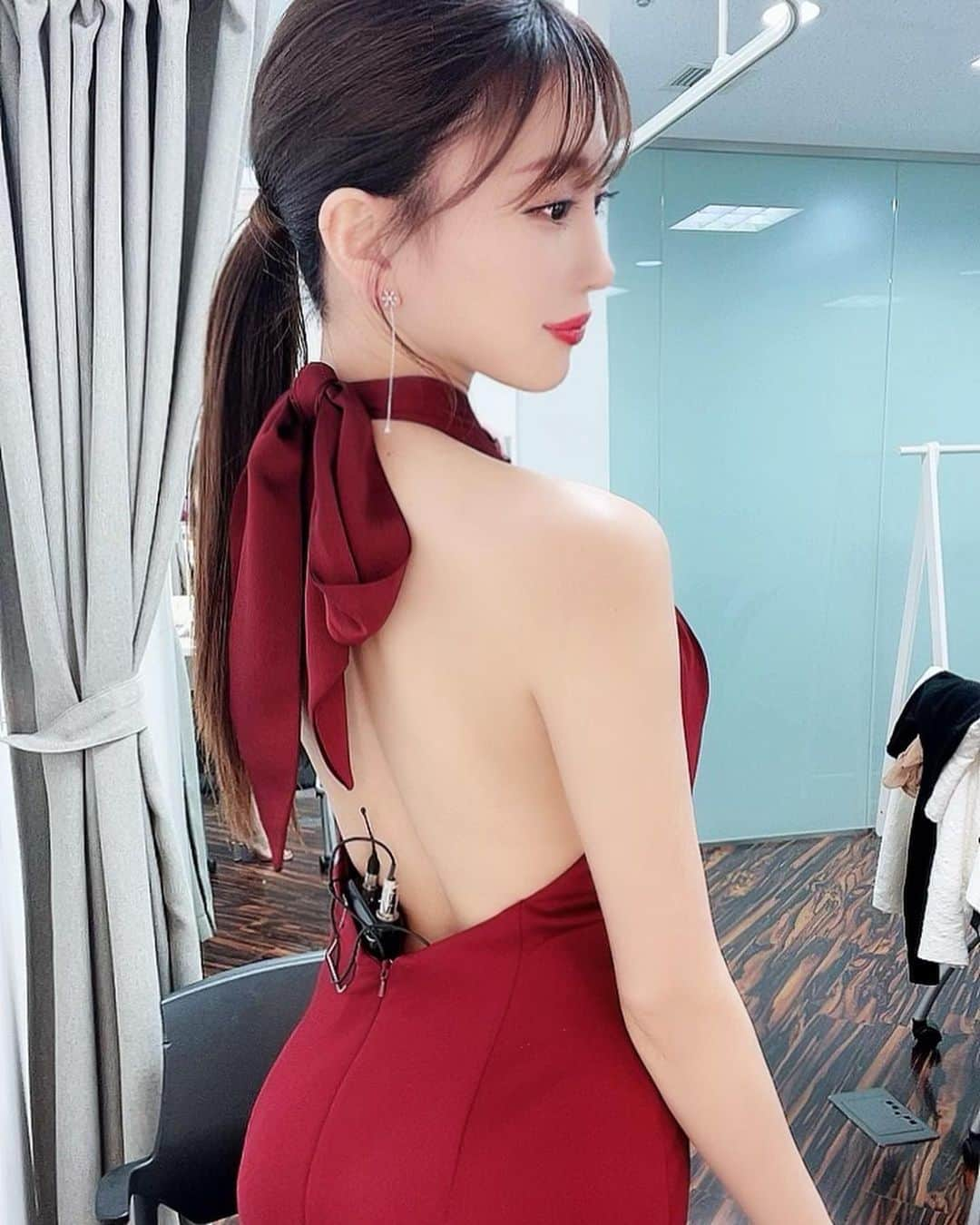 森咲智美さんのインスタグラム写真 - (森咲智美Instagram)「この前の生放送の時のDRESS🌹  背中ガッツリあいててセクシー上品🫶🏻✨ . . . . .  3/28 私がキャバクラ嬢になっちゃう？！ 銀座最大級超大型店の「J-VOGUE(ジェイボーグ)」と 一夜限りのイベント決定しました！！  初めての事でドキドキですが… お手柔らかによろしくお願い致します💓  女の子同士でもぜひ遊びに来てね💎✨   予約→ https://t.co/tv8OvbhGzZ  #dress  #tika #キャバ嬢 #キャバドレス  #上品ドレス #銀座」3月23日 9時26分 - morisakitomomi