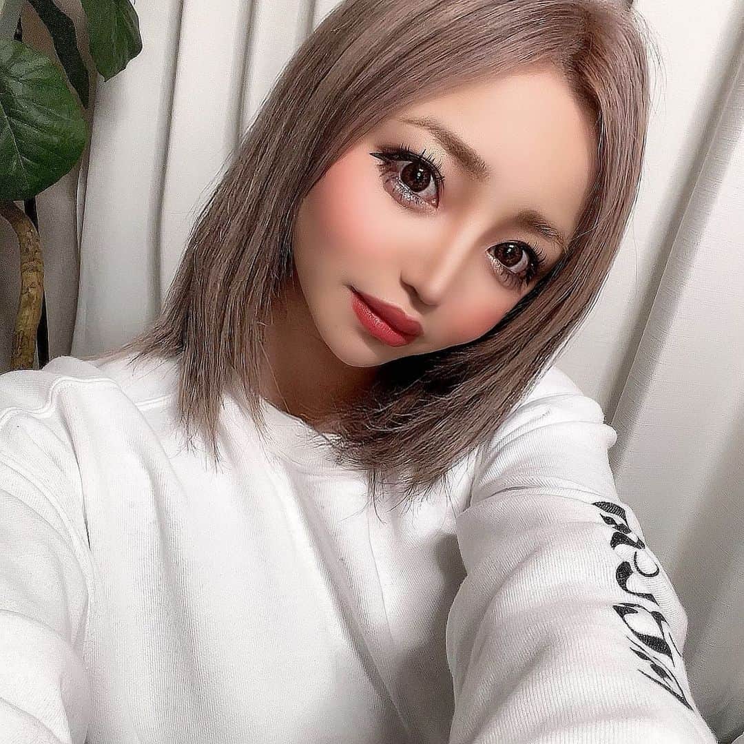 MII MAMAのインスタグラム：「. . . いめちぇんしーた🥳🌈♥️ ------------------------------------------ 🔎White Style mi mama 良かったらチャンネル登録お願いします🙇🏽‍♀️ #YouTube#ユーチューバー#主婦ユーチューバー#MIIMAMA#チャンネル登録お願いします#2児ママ#年子ママ#ギャルママ#ぎゃるまま#アラサーママ#アラサー#30代#30代ママ#ホワイトインテリア#モノトーンインテリア#シンプルな暮らし#収納#ホワイト収納#イチナナ#イチナナライバー#専属ライバー#主婦ライバー#17LIVE#主婦YouTuber#ママYouTuber#ママライバー#幼稚園ママ#小学生ママ」