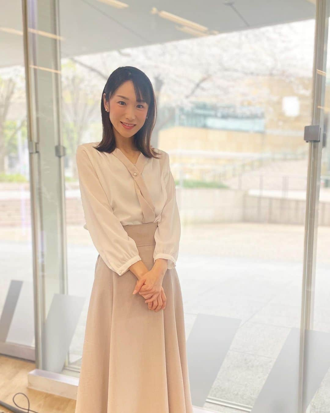 堂真理子さんのインスタグラム写真 - (堂真理子Instagram)「今朝もアベモニをご覧いただき、ありがとうございます！WBC、侍ジャパンの優勝の話題で嬉しい一日の始まりでした😊本当に凄いです‼️侍ジャパンの皆さん、改めて優勝おめでとうございます🎊✨  六本木の桜も綺麗に咲いていますが、天気が崩れるので散らないが心配ですね💦  さて、明日から遅めの冬休みを取ります。来週金曜日の「ワイド！スクランブル」でお会いしましょう♫   #おはようございます  #アベモニ  #ありがとうございます  #侍ジャパン   #優勝  #おめでとうございます  #wbc   #明日 から  #冬休み  #堂真理子 #テレビ朝日 #アナウンサー」3月23日 10時23分 - mariko_do