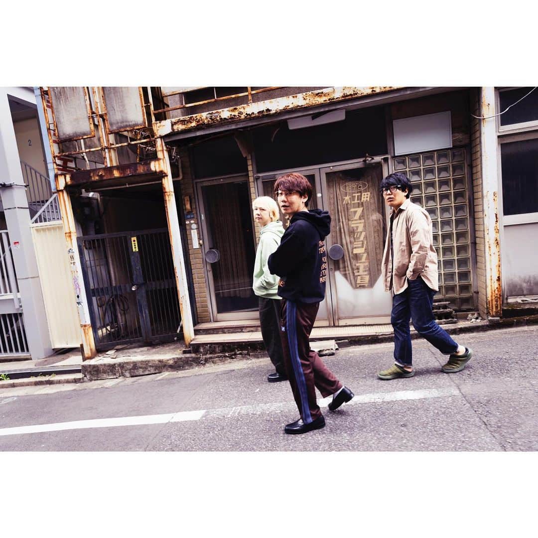 竹村真奈のインスタグラム：「三四郎 × 元うしろシティの阿諏訪さんによる同級生対談。JCAで出会った面白い同期たちの話。必読です！  Photo：Shiho Otsuki Interview：Aki Takamoto Editor：Mana Takemura  https://tvbros.jp/serial/classmates/2023/03/22/65179/  #三四郎 #阿諏訪泰義 #owaraibros #お笑いブロス #同級生対談」
