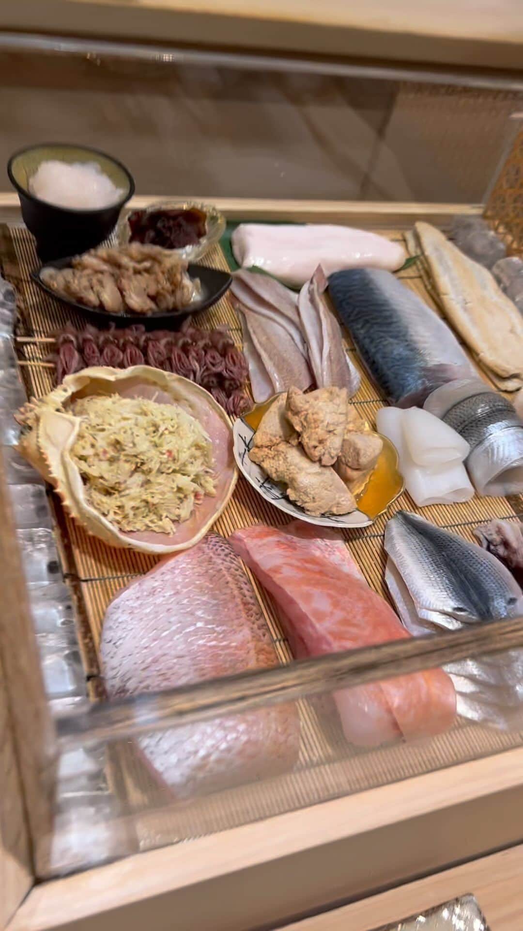 セロのインスタグラム：「I love to eat (Yokohama 広典) Extremely hard to get reservations, young sushi master from Kagoshima delighted us with a real traditional treat. Gochisosama-desu! https://g.co/kgs/zdXJK9」