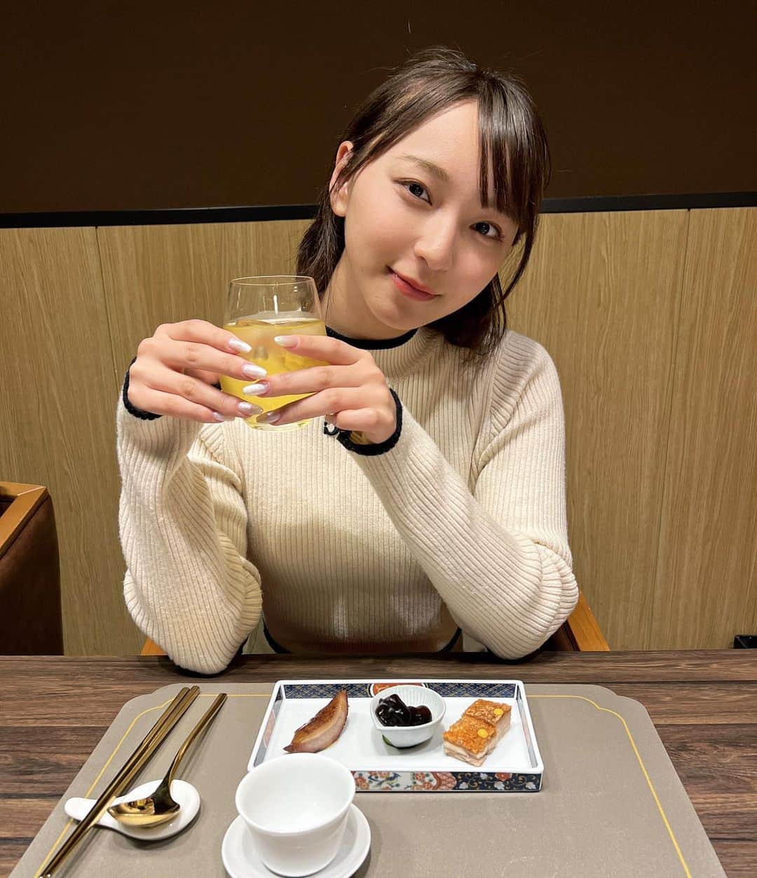 塩川莉世のインスタグラム：「大好きな中華のコース料理🫶🏻 食べてきました((´∀｀*)) . . 銀座canton8 . どの料理も美味しすぎたけど特に感動したのは海老の湯葉揚げ蒸しと前菜にでてきた叉焼！！！！ 食べるのってしあわせ👶🏻 . . #canton8銀座 #香港料理 #広東料理 #中華料理 #点心 #canton8 #woomypr #銀座 #銀座グルメ #ミシュラン #銀座グルメ #pr」