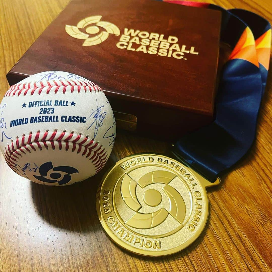 水原一平さんのインスタグラム写真 - (水原一平Instagram)「一生の宝物です。 🇯🇵⚾️🏆  #最高のチーム #最高の仲間」3月23日 12時35分 - ippei1231