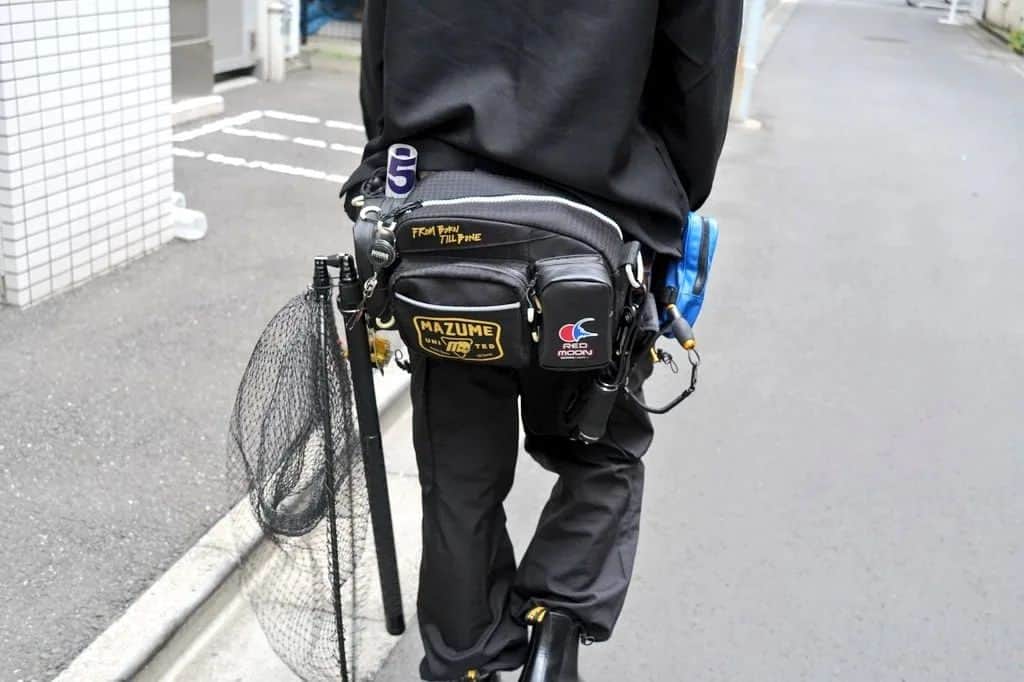 外山将平のインスタグラム：「お気に入りのモノを身にまとってるだけで なんかテンション上がりますよね。 今日も一日頑張りましょう💪　　　　　　　　　　　　 もっと自由に。　　　　　　　　　　 　　　　　　　　　　　　　　　　　　　　　　　　　 ◇STUDIOOCEANMARK◇　　　　　　　　　　　　　 ・HOOK REMOVER HR165S ・OG2507Newbie　　　　　　　　　　　　　　　　 　　　　　　　　　　　　　　　　　　　　　　　　 ◇Tsulino◇　　　　　　　　　　　　　 ・ランディングシャフト5m 　　　　　　　　　　　 　　　　　　　　　　　　　　　　　　　　　　　　 ◇DAIWA◇　　　　　　　　　　　　　　　　　　　  ・ランディングネットFL 70　　　　　　　　　　　　 　　　　　　　　　　　　　　　　　　　　　　　　　　 ◇mazume◇　　　　　　　　　　　　　　　　　　　　　 ・レッドムーンウエストバッグ IV | PRODUCTS　　　　　　　　　　　　　　　　　　　　　　　　　　 　　　　　　　　　　　　　　　　　　　　　　　　　 　　　　　　　　　　　　　　　　　　　　　　　　　　 #BlueBlue #アングラーズマイスター　　　　　　　　　　　　　　　　　　　　　　　　　　　　　　　 #TOKYO　　　　　　　　　　　　　　　　　　 #STUDIOOCEANMARK #fashion　　　　　　　 　　　　　　　　　　　　　　　　　　　 　　　　　　　　　　　　　　　　　　　　　　　　　 　　　　　　　　　　　　　　　　　　　　　  ◆釣りにかかわらず､出たゴミは持ち帰りましょう！ 一人一人の意識で自然は守れます。 釣り場､自然を大切に🐟　　　　　　　　　　　　　　　　  ◆キャスト時は必ず後方確認をして ルアーや針が歩行者､同行者に当たらないようにしましょう。　　　　 　　　　　　　　　　　　　　　　　　　　　　　　　　　　　　 ◆釣り際はライフジャケット着用をお願い致します。　　　　　　　 命を守りましょう！　　　　　　　　　　　　 　　　　　　　　　　　　　　　　　　　　　 ◆YouTube⇩(始めました！チャンネル登録お願いします😊) https://youtube.com/channel/UC07x3DbJCNv_gAFvAjaWQMQ　　　　　　　 　　　　　　　　　　　　　　　　　　　　　  ◆アングラーズ↓🎣 将平(syohei) https://anglers.jp/users/530231 こちらもチェックお願い致します🐟　　　　　　　  ◆Twitter↓ https://mobile.twitter.com/syohei_1108 こちらもフォロー宜しくお願い致します！🙇‍♂　　　　　 　　　　　　　　　　　　　　　　　　　　　　　　　　　　　　　　　　　　　　　　　　　　　　　 　　　　　 　　　　　　　　　　　　　　　　　　　　 　　　　　　　　　　　　　　　　　　　　　　　　　　　　 #今日の外山 #俳優 #外山将平  #釣り好きな人と繋がりたい #釣りスタグラム #シーバス #東京湾奥 #釣りの成長記録 #釣りで人生を豊かに  #fishing #lurefishing #lure #bass #catchandrelease #fish #fishinglife #bigfish #lunker #angling #instafish #saltlife #bassfishing #seabass」