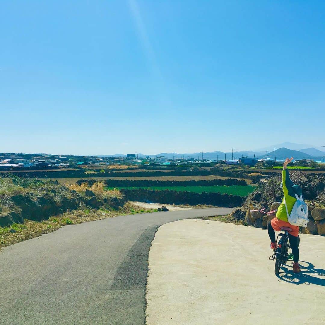 三角みづ紀さんのインスタグラム写真 - (三角みづ紀Instagram)「ソウルもだいすきだけれど、済州島と牛島に行ったのもたのしかったな。また離島に行きたいです。」3月23日 12時45分 - misumimizuki