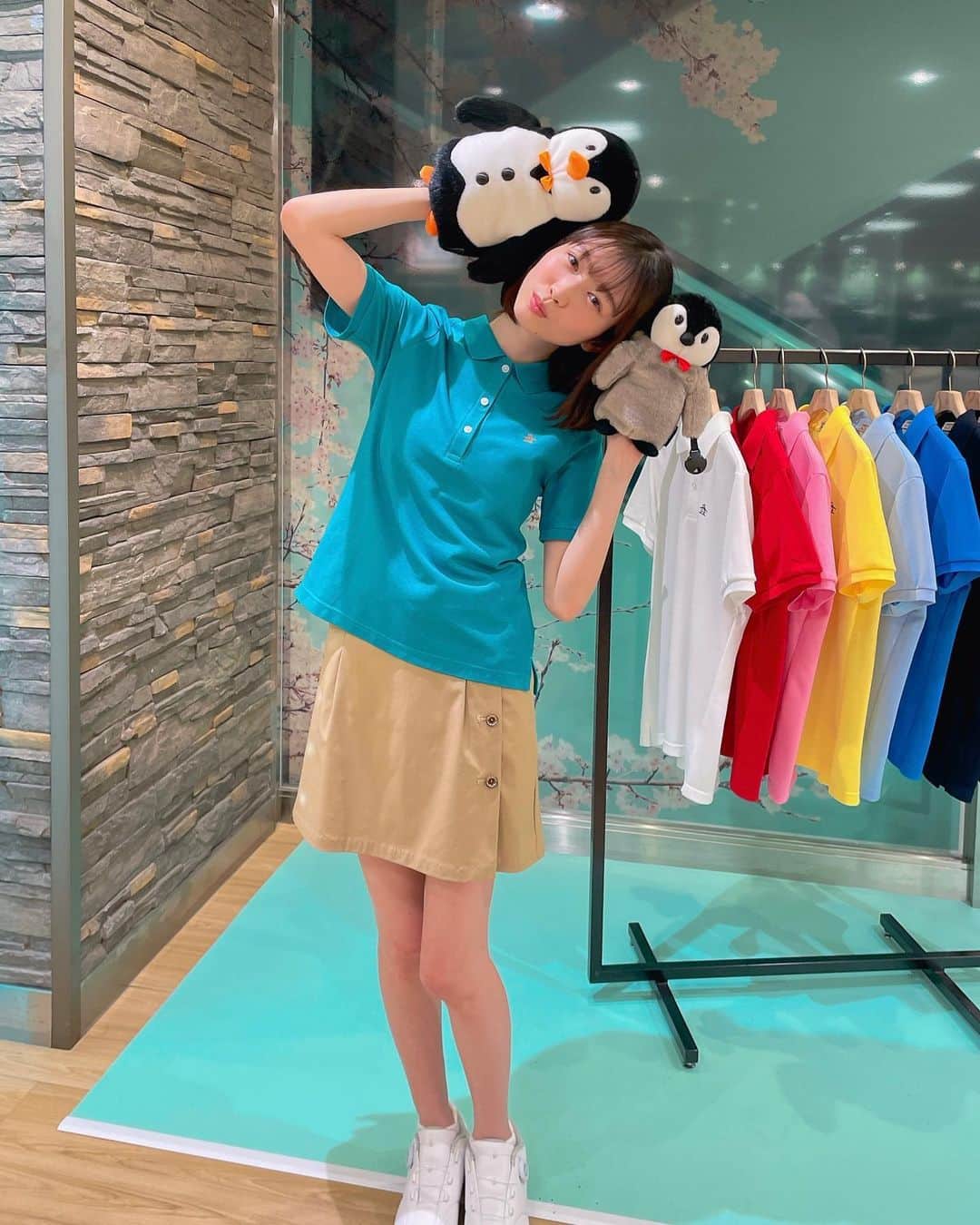 岡本夏美のインスタグラム：「皆様！大事なお知らせです☺️  この度、 マンシングウェアのアンバサダーに 就任いたしました！⛳️ 歴史のあるマンシングウェアの 可愛らしくて、機能的な魅力を たくさん伝えていけるようにがんばります🏌️‍♀️💚  そしてさっそく、 松坂屋名古屋店にあるマンシングウェア ポップアップショップに行ってきました！ サインも書かせて頂いたので、 是非お店に遊びに行ってみてくださいね！⛳️  公式サイトではムービーが 公開予定ですので、是非チェックしてみてください🧡 #munsingwear #マンシングウェア #10年ポロシャツ」