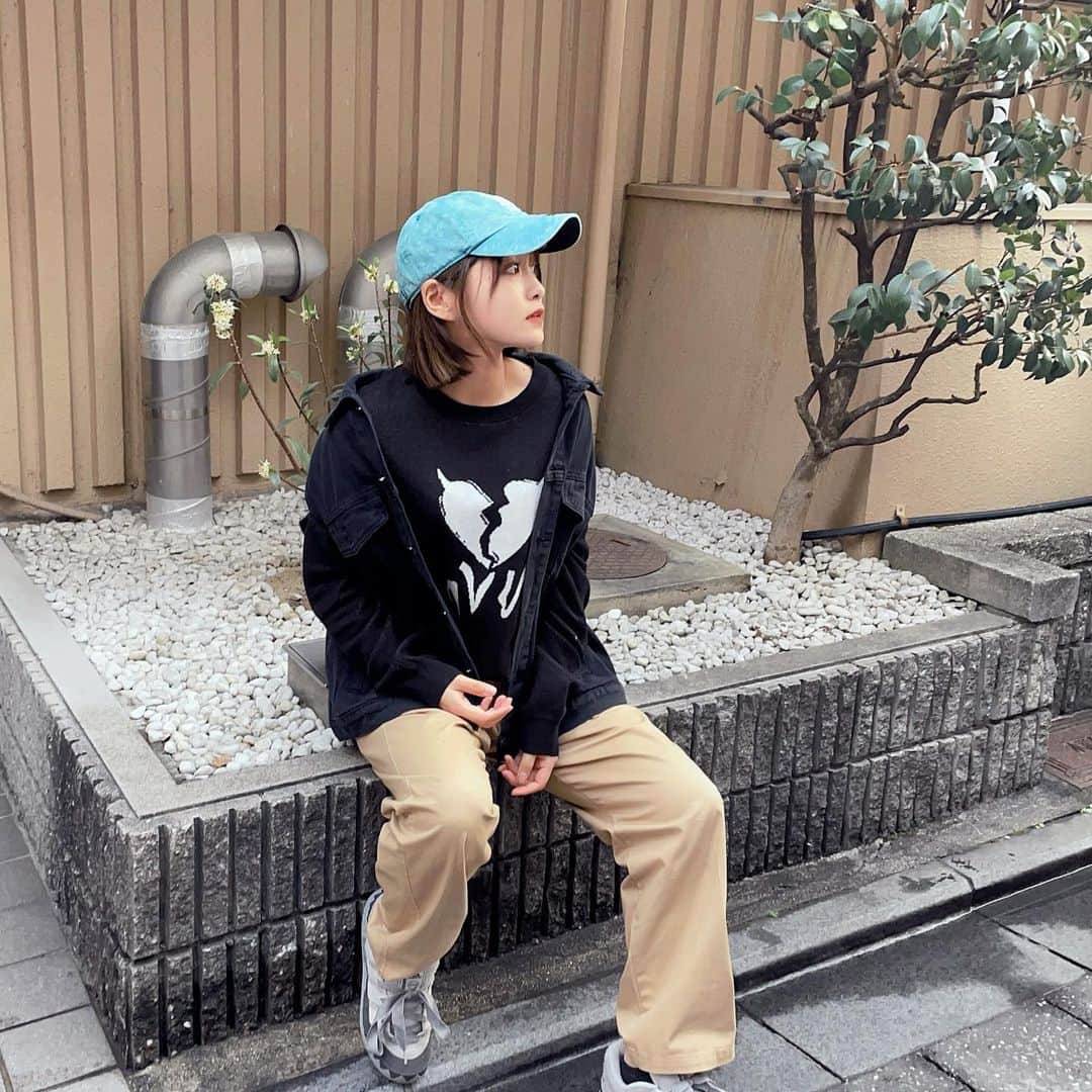 のインスタグラム：「色んなコーデするけど 結局楽で可愛いコーデが最強💟 ・ ・ @wego_official の チノイージーパンツが履いてて楽な上に 生地も薄くなくてしっかりめ👀 ・ Mサイズでもゆったりめに履けた✌︎ ・ ・ だいぶ暖かくなってきたから アウターなしのコーデができるようになってきて嬉しい☺︎ ・ ・ ・ ・ ・ ・ #イージーパンツ #wego  #ウィゴー #sponsored」
