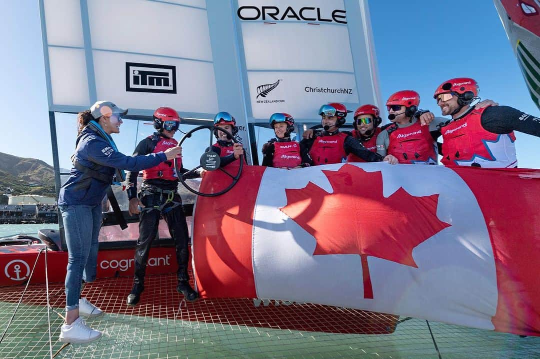 Sophie Pascoeのインスタグラム：「I was very honoured to be asked to present the winners wheel at the @sailgp event held here in Lyttelton, Christchurch. What an amazing event filled with so much excitement!  Congrats to @sailgpcan for the win and for allowing me to be part of the champagne celebrations!   All the best to our kiwi friends @sailgpnzl for the final stage over in San Fran! ⛵️  #sailgp #sailing #newzealandsgp #lyttleton #christchurch」