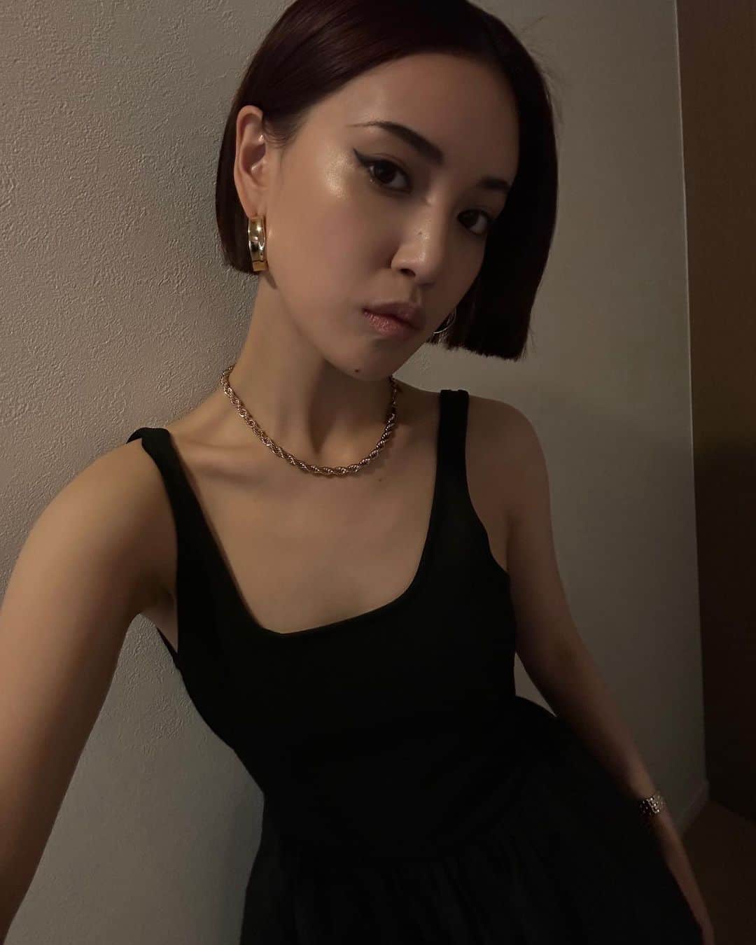 のインスタグラム：「お仕事前にボブカット✂︎ このくらいのボブが一番落ち着くと確信した今日この頃。」
