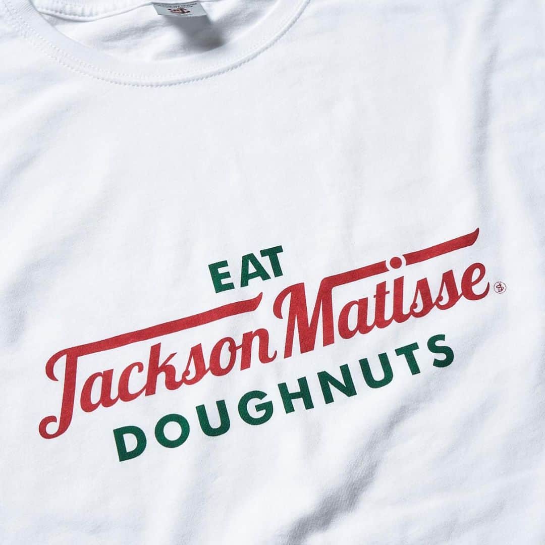 ジャクソンマティスのインスタグラム：「. 2023 Spring&Summer Collection 6️⃣th  Delivery🚛📦💨 . . OH　君とだけ　ドーナツ🍩 OH　食べたいな　ドーナツ🍩 OH　甘いキス　ドーナツ🍩 OH　その先は　ドーナツ🍩 OH　在庫あるゾ　ドーナツ👕🍩  #jacksonmatisse #jacksonmatisse2023ss #ジャクソンマティス #ジャクソンマティス2023ss #第6回配送🚛📦💨 #今季も何卒宜しくお願い申し上げます🤲🏻  #💻website🆙」